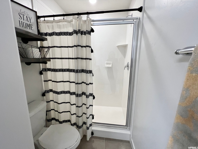 Master Huge Walkin Shower