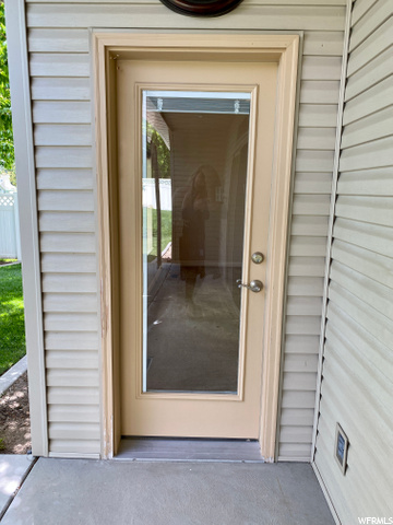 separate door into kitchen