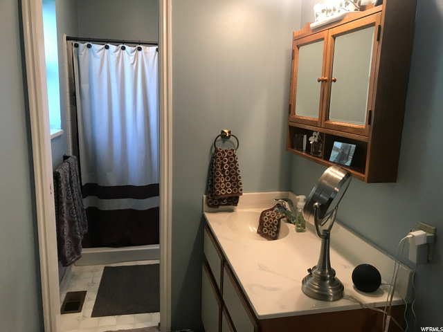 Master vanity