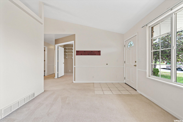 Entry/Living Room