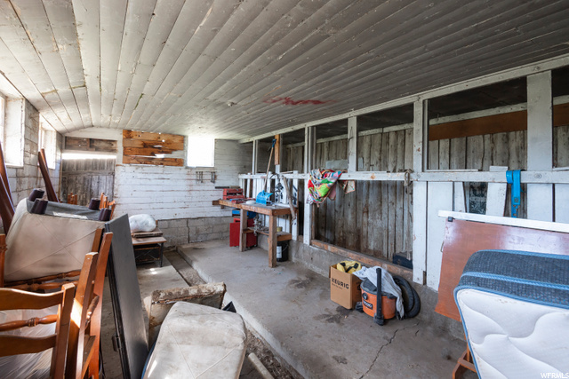 Historic Milk barn, (has water/power)
