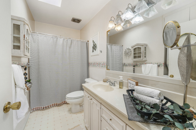 Main bathroom