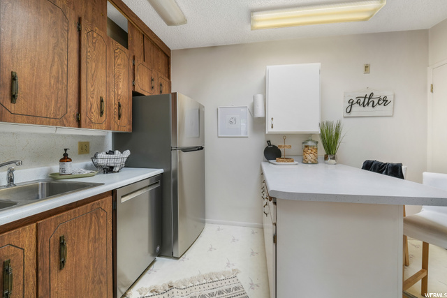 Kitchen island