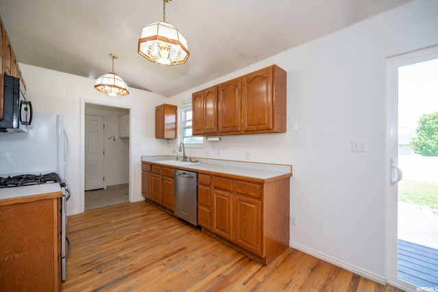 Lots of cabinets