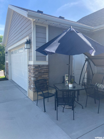 Side patio