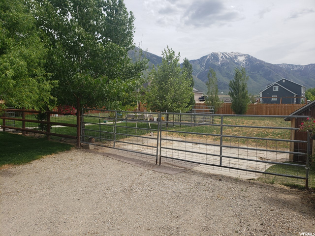 Entry to back of property