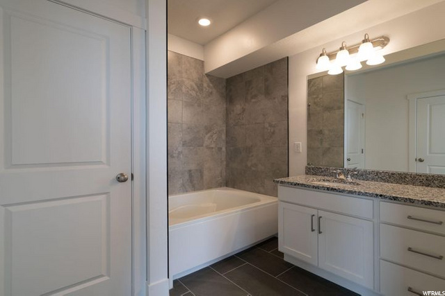 662 Rosa Lane - Masterbath