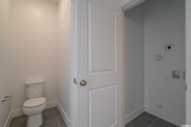 662 Rosa Lane - Master Laundry