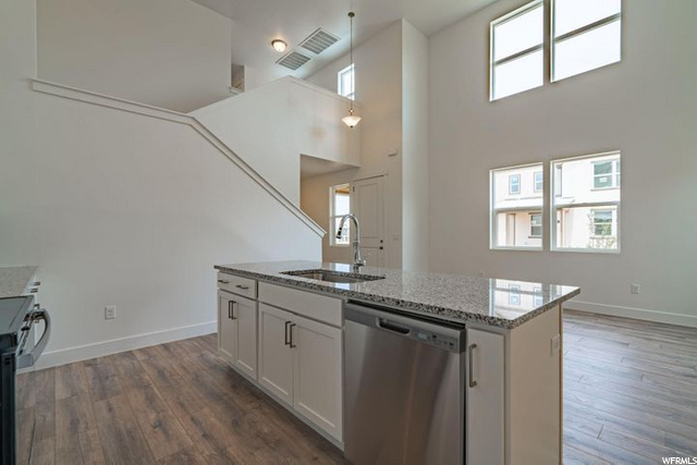 662 Rosa Lane - Kitchen Island