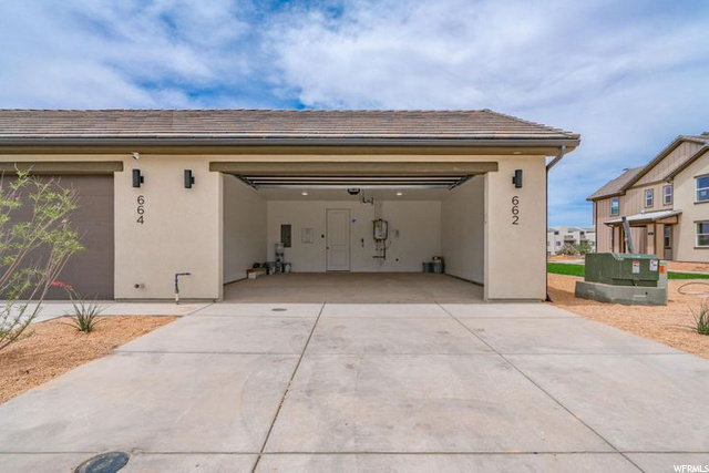 662 Rosa Lane - 2 Car garage