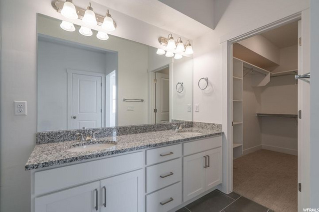 662 Rosa Lane - 2 sinks Masterbath