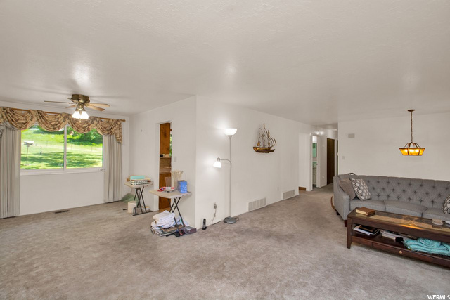Semi-formal dining room