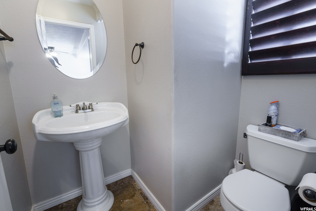 1/2 bath (Level 1)