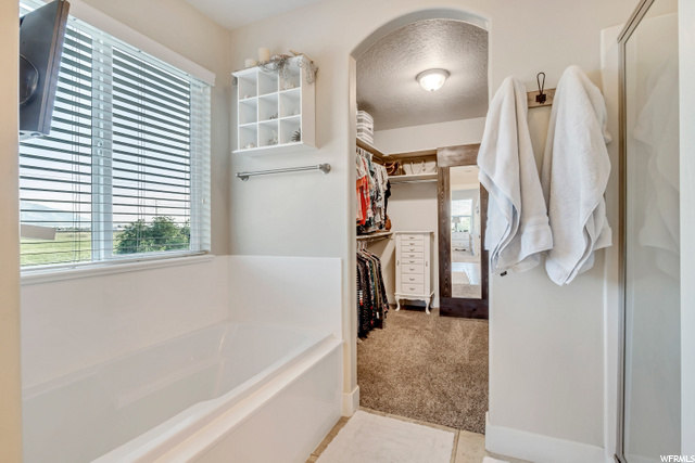 Primary Suite (TV over Tub)