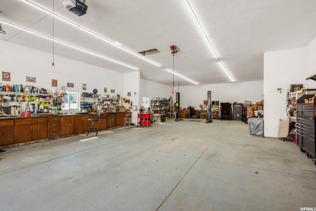 Detached garage