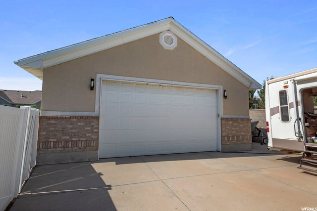 Detached garage
