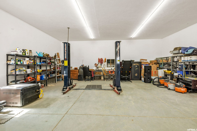 Detached garage