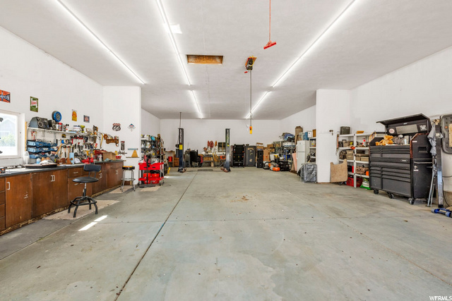 Detached garage