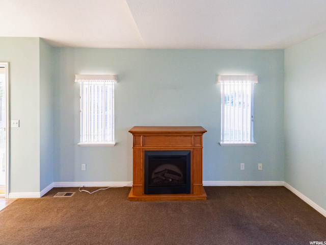 ELECRTIC FIREPLACE