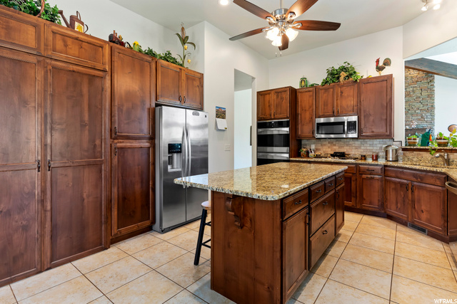 Beautiful and functional with double oven, granite