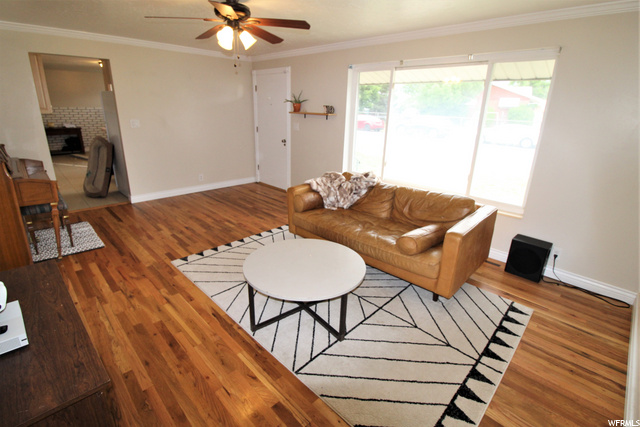 FRONT ROOM