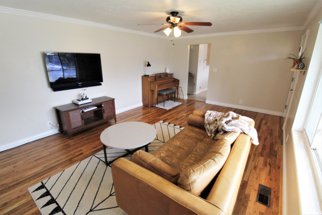FRONT ROOM