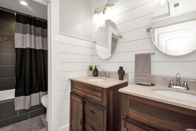 Upper Full Bathroom