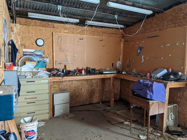 Garage / Shop
