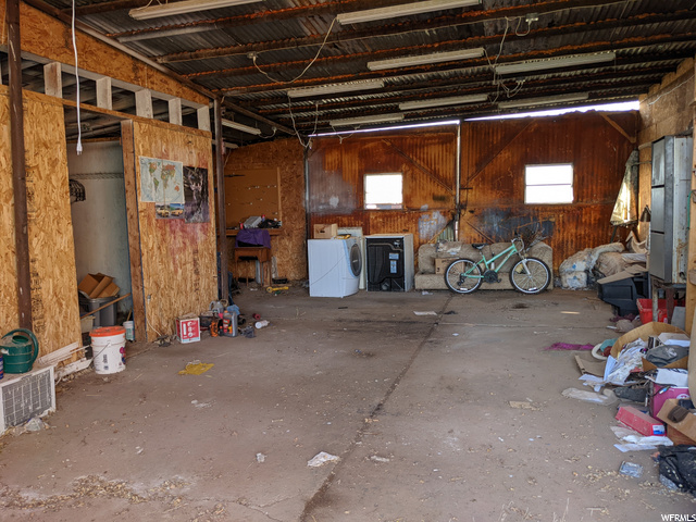 Garage / Shop