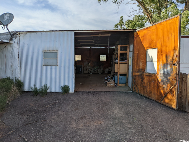 Garage / Shop