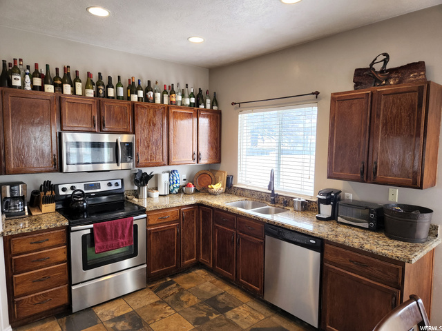 710 E Sandy Point Dr, Sandy, UT 84094 — photo 8