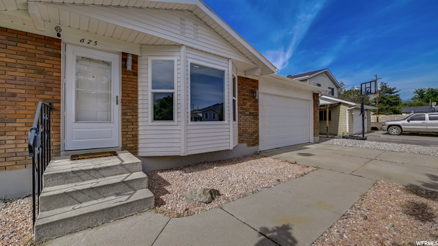 675 E Calnette Dr S, Sandy, UT 84070 — photo 2