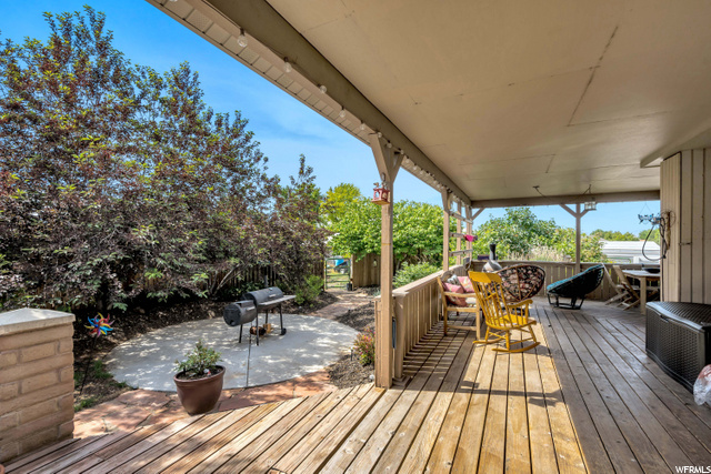 Wrap around deck