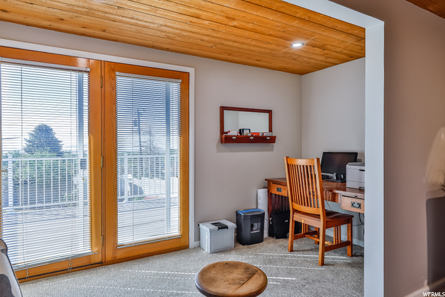 primary bedroom office nook and deck