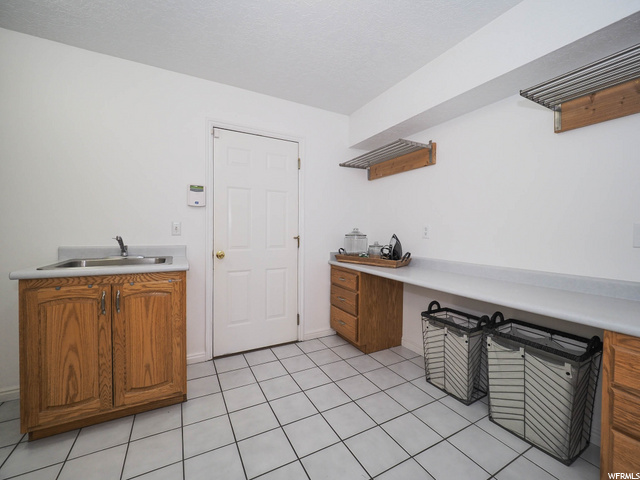 Laundry/mud room from garage
