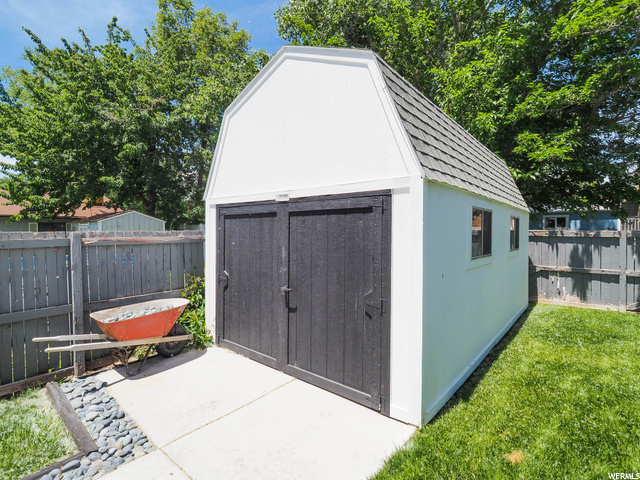 10'x18' storage shed with loft