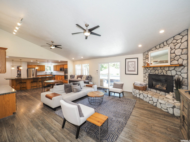 Large main floor great room