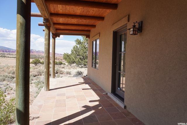 1041 S Donkey Flats Rd E, Teasdale, UT 84773 — photo 2