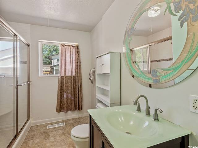 871 E Baker Dr, Midvale, UT 84047 — photo 9