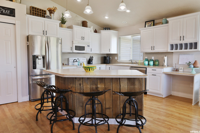 View of kitchen (old countertop)