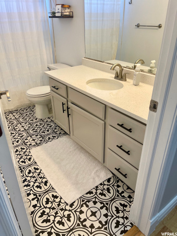 Main bathroom with new countertop