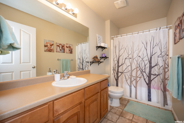 Upper Floor Main Bathroom