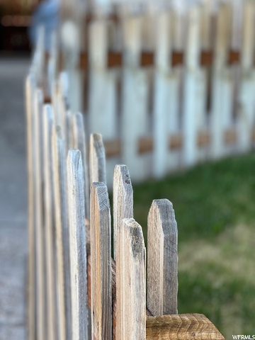 Fully Fenced Front & Back Yard