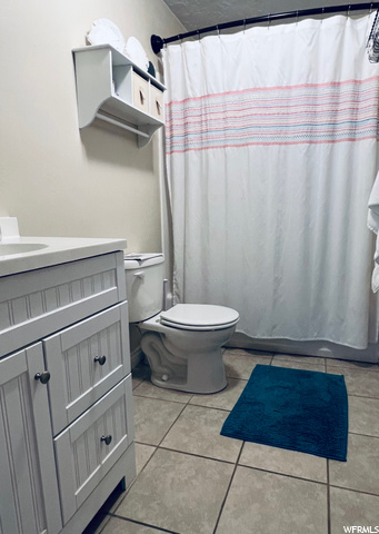 Upstairs Full Bathroom