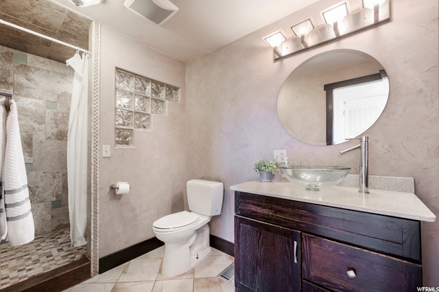 Upstairs Bathroom