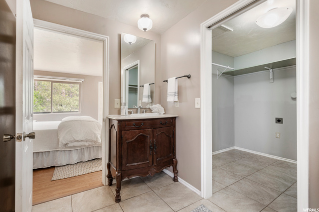 Primary Suite Bathroom