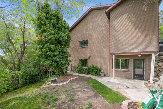 Bonus House Entrance