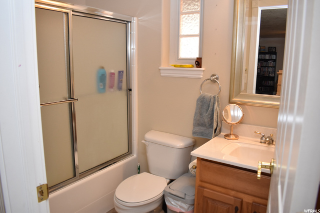 Full bathroom 2nd floor