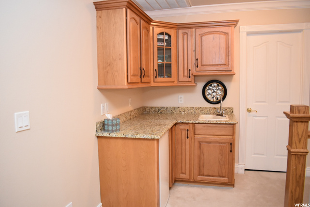 Loft wet bar