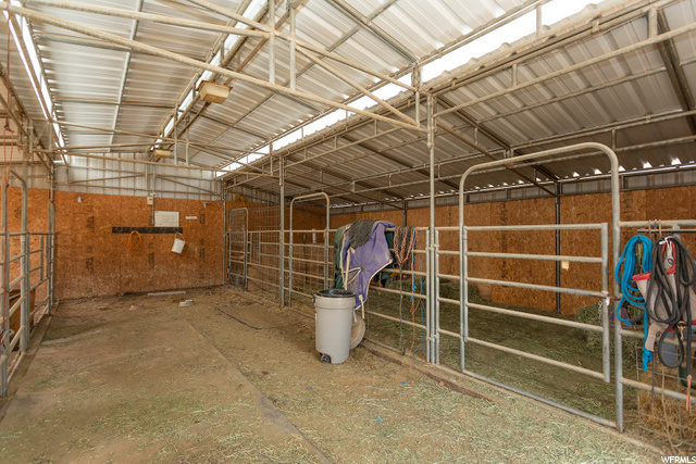 6 Stall Barn!